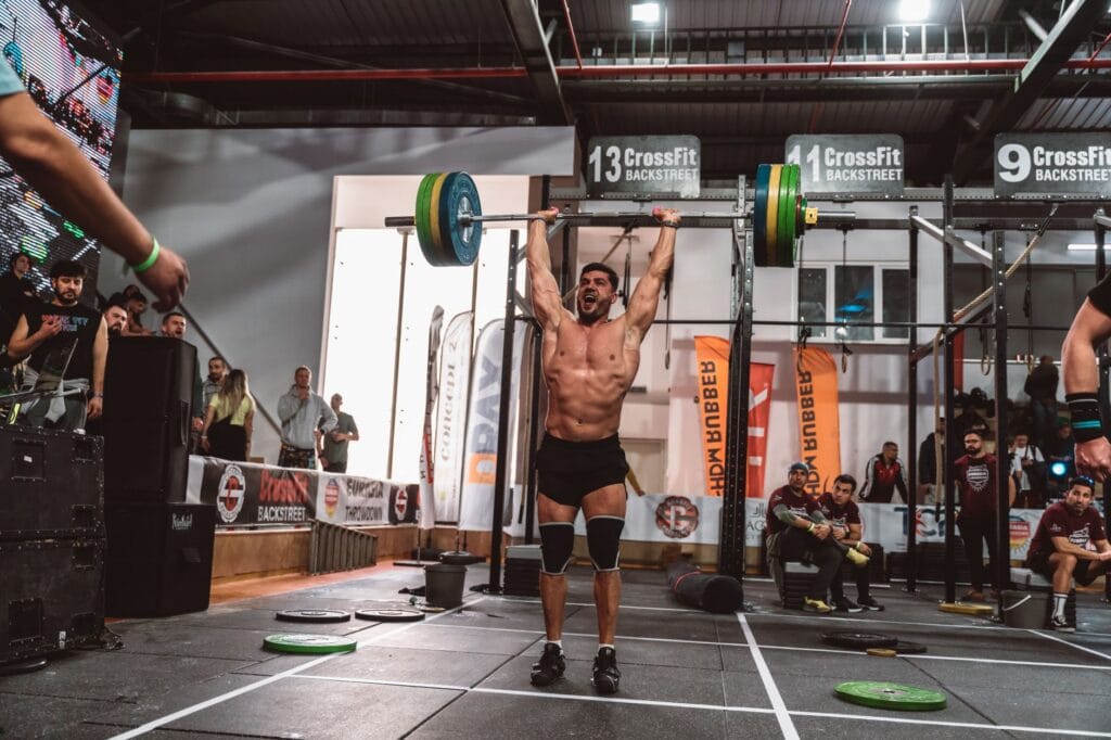 CrossFit a trening funkcjonalny: czym różnią się założenia, obciążenia i ryzyko kontuzji?
