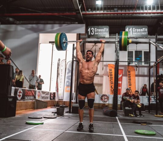 CrossFit a trening funkcjonalny: czym różnią się założenia, obciążenia i ryzyko kontuzji?